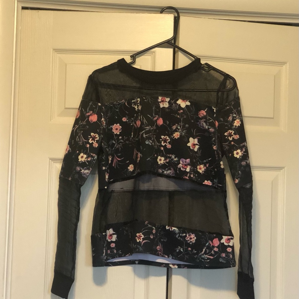 Unique early 2000’s shirt